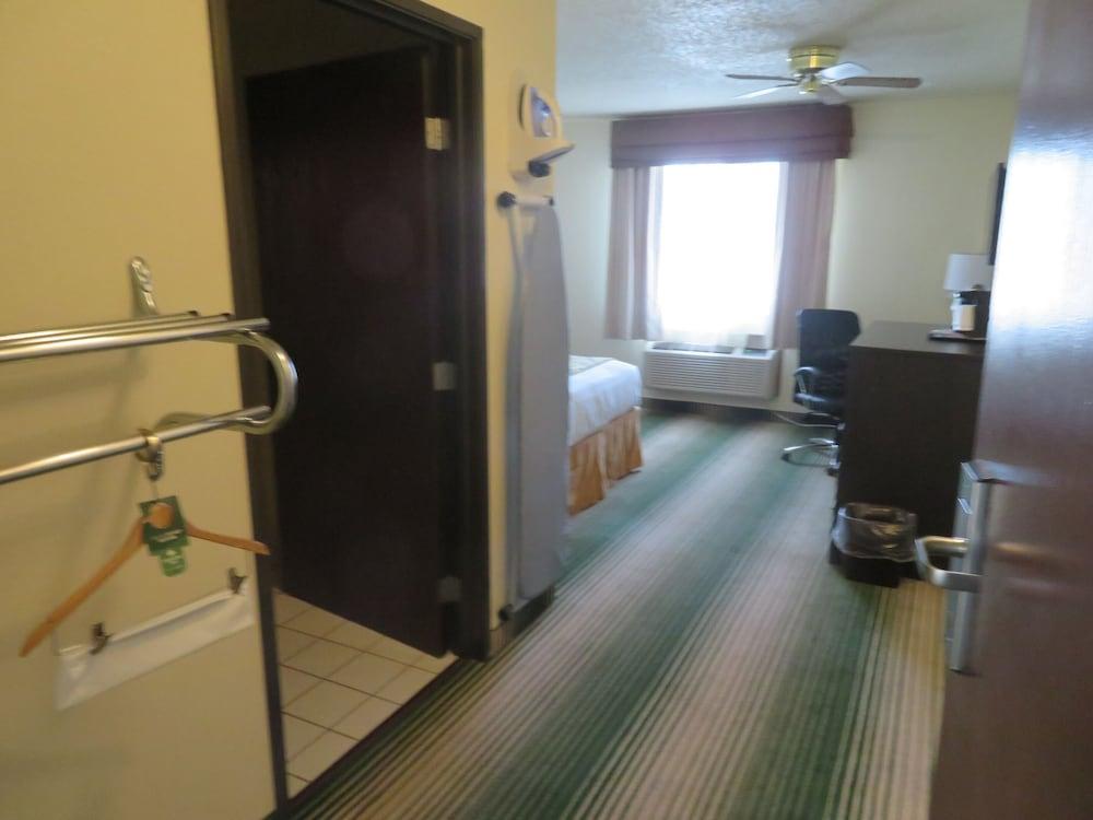 Surestay Plus By Best Western Montrose Bagian luar foto