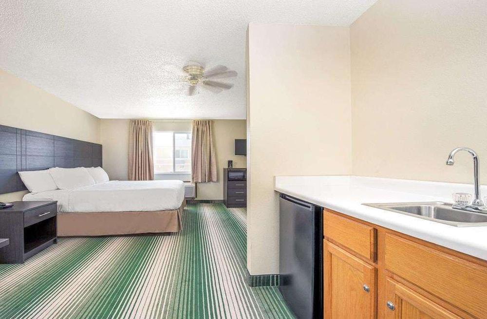Surestay Plus By Best Western Montrose Bagian luar foto