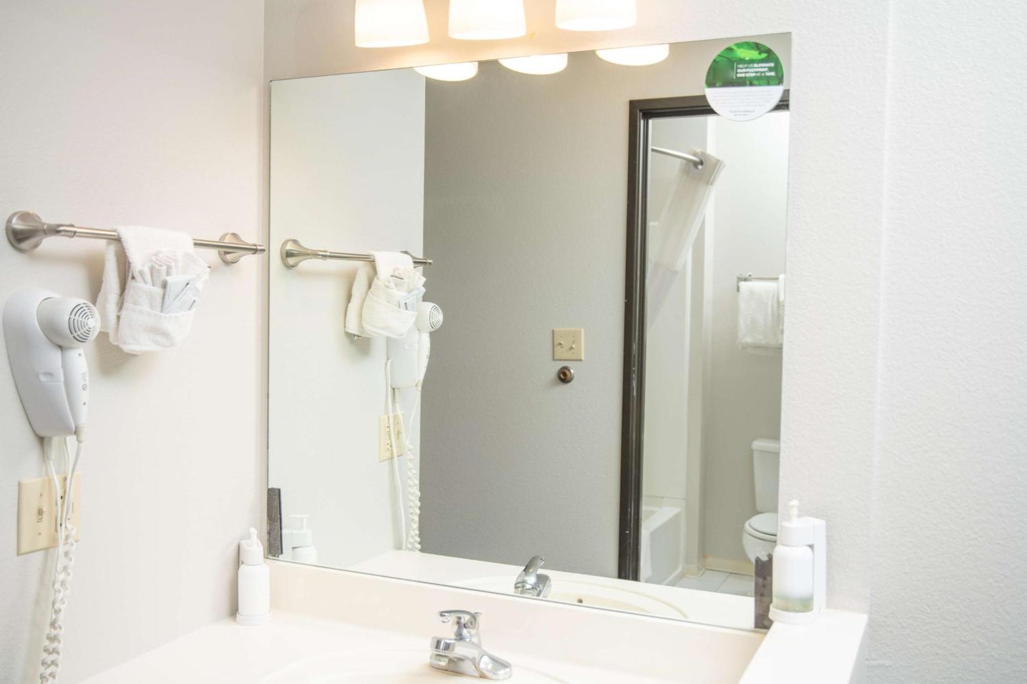 Surestay Plus By Best Western Montrose Bagian luar foto