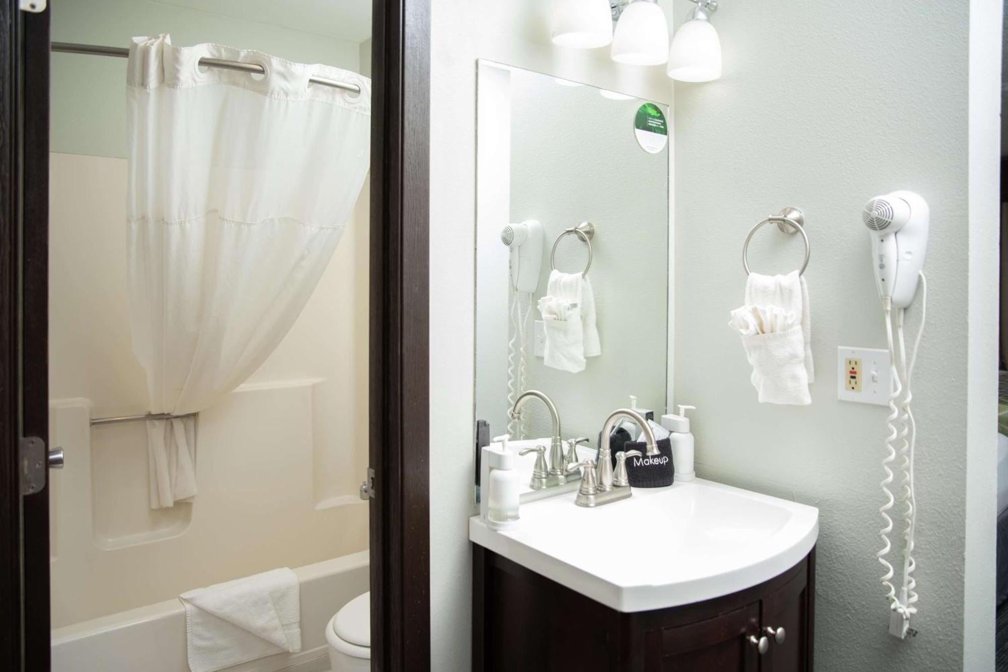 Surestay Plus By Best Western Montrose Bagian luar foto