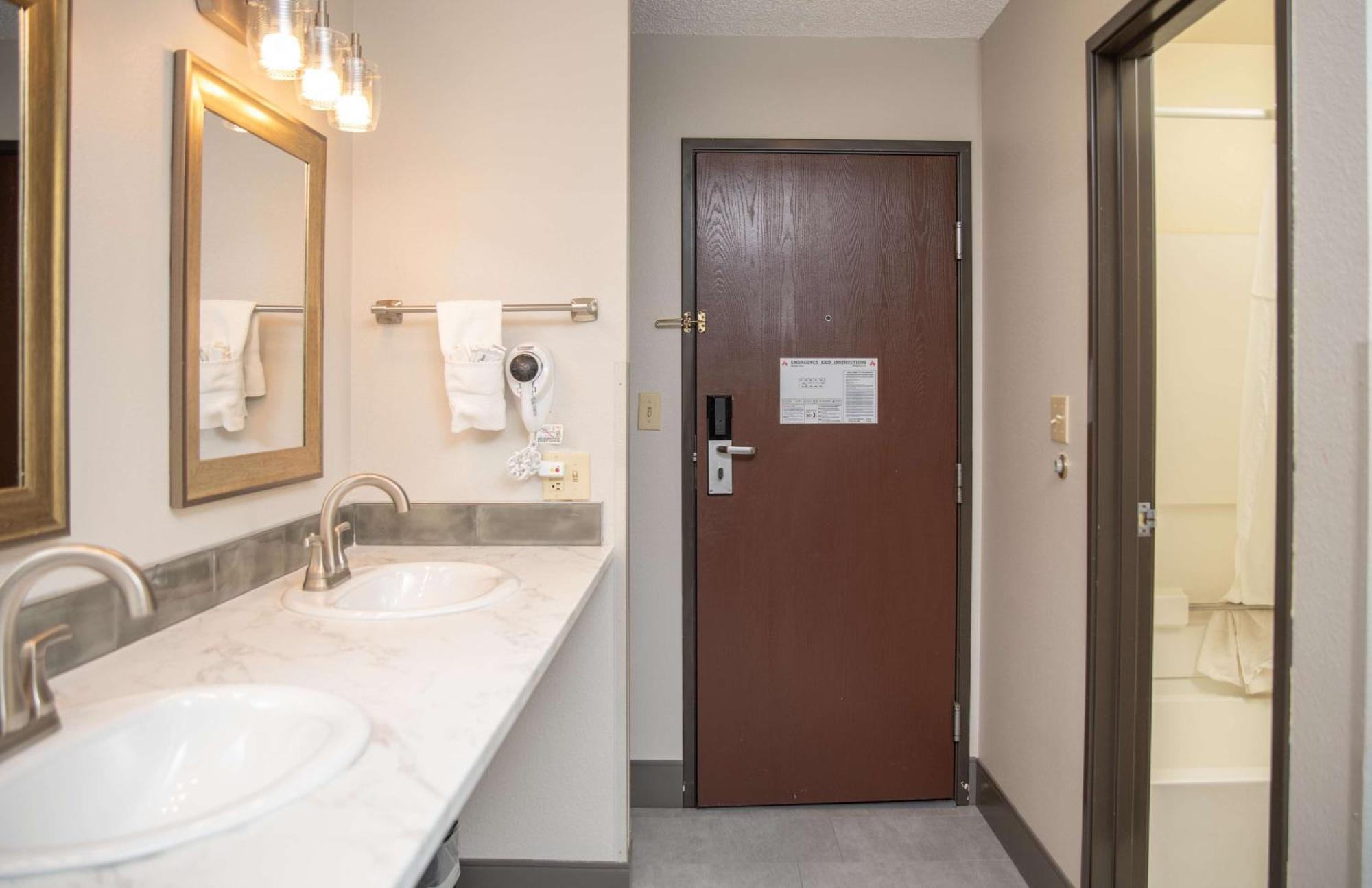 Surestay Plus By Best Western Montrose Bagian luar foto