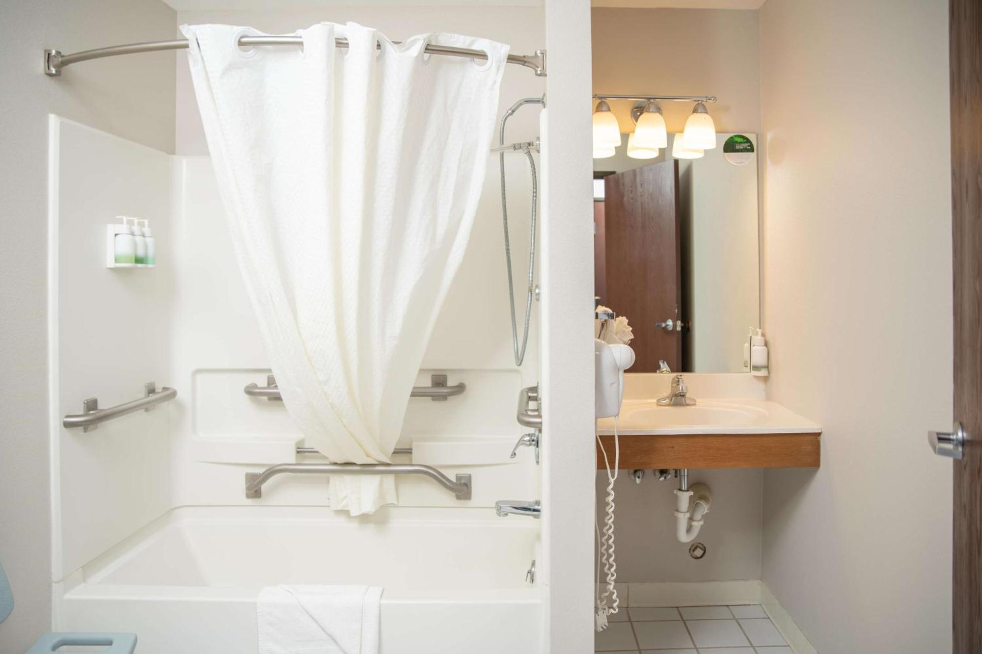 Surestay Plus By Best Western Montrose Bagian luar foto