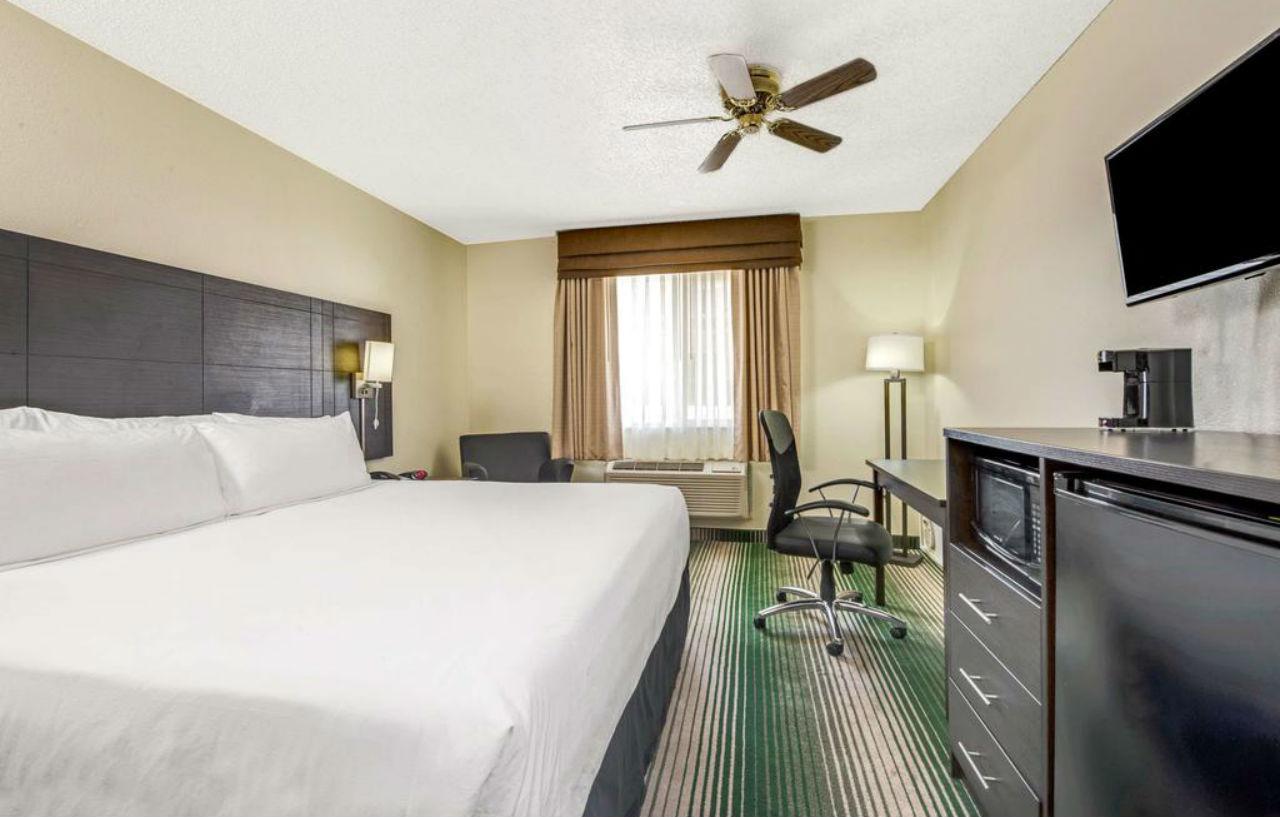 Surestay Plus By Best Western Montrose Bagian luar foto