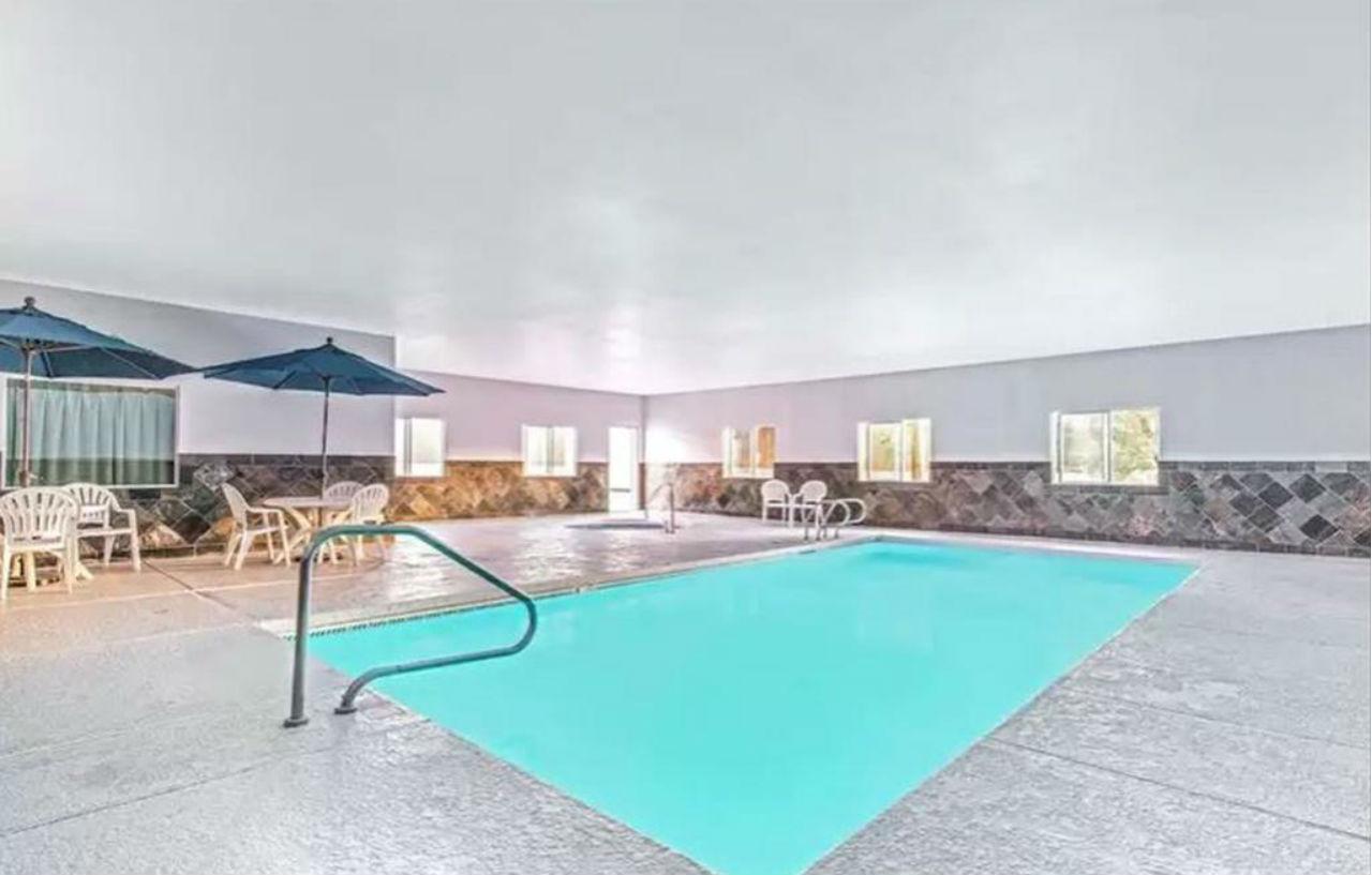 Surestay Plus By Best Western Montrose Bagian luar foto